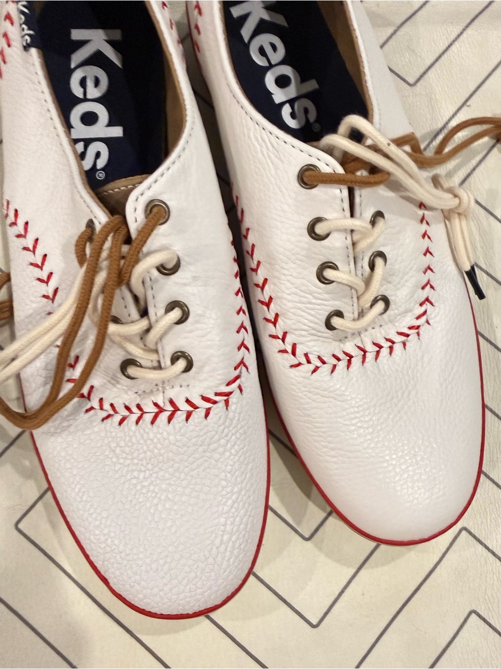 New Keds Women's White Baseball-Stitch Oxford Shoe - Picture 4 of 13